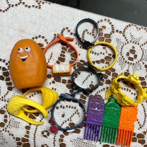 1988 vintage McNugget toy with some accessories - Picture 1 of 6